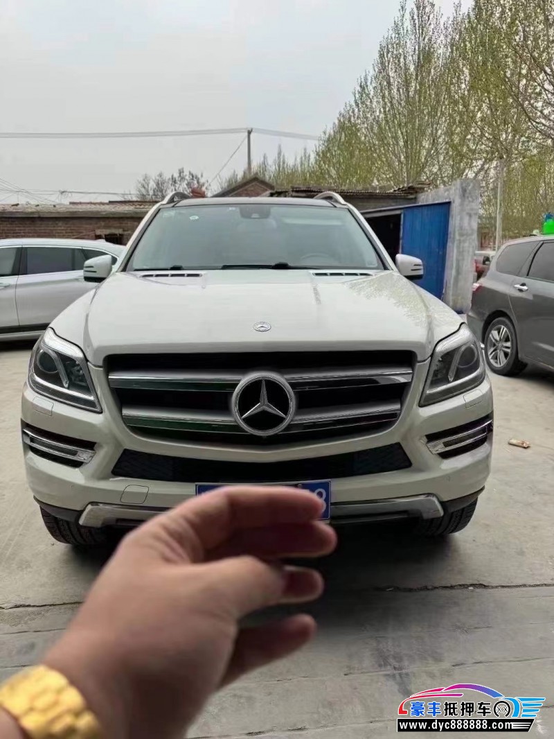 13年奔驰GL轿车抵押车出售