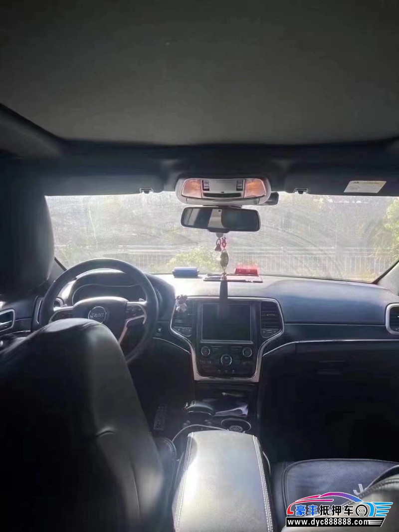 15年Jeep大切诺基轿车抵押车出售