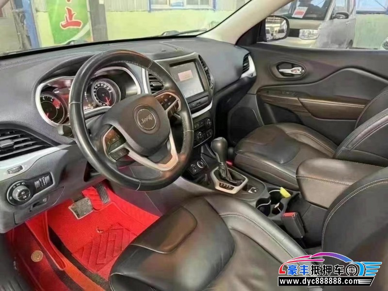 17年Jeep自由光轿车抵押车出售