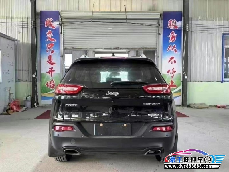 17年Jeep自由光轿车抵押车出售