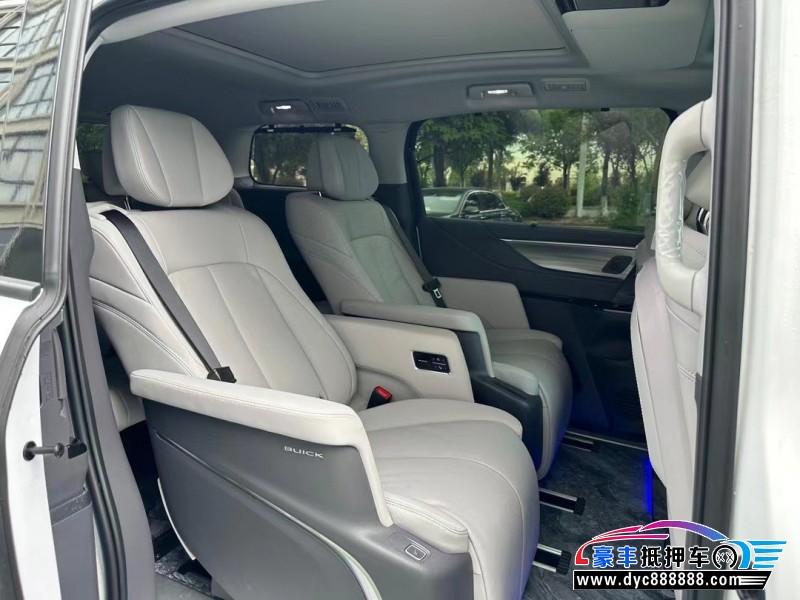 25年别克GL8轿车抵押车出售