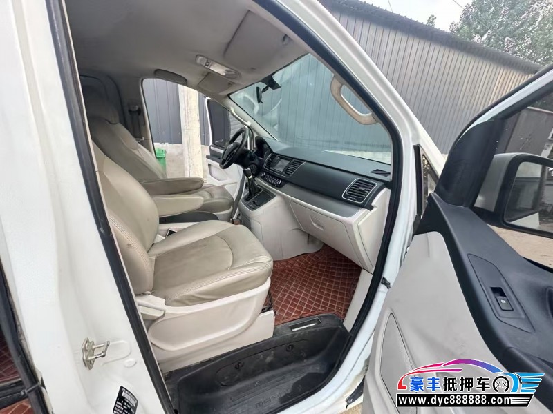 15年上汽大通G10轿车抵押车出售