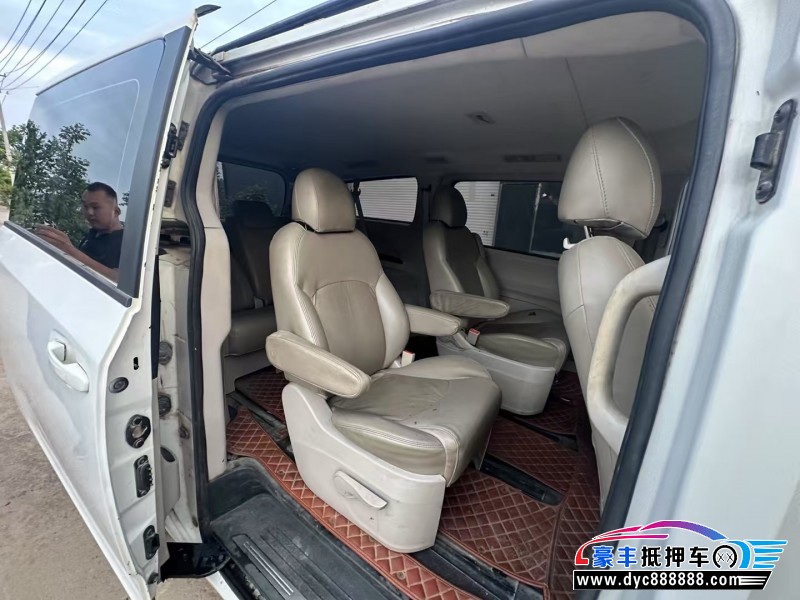 15年上汽大通G10轿车抵押车出售