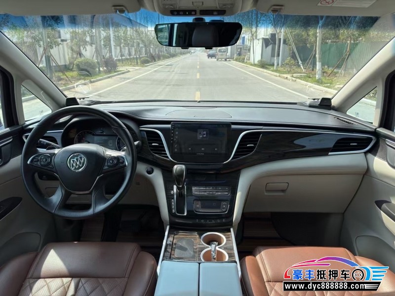 18年别克GL8轿车抵押车出售