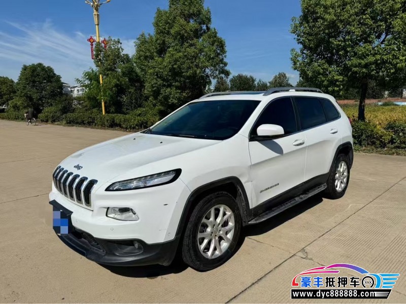 18年Jeep自由光轿车抵押车出售