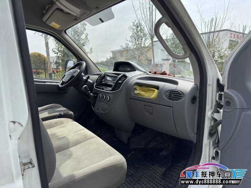 22年上汽大通V80轿车抵押车出售