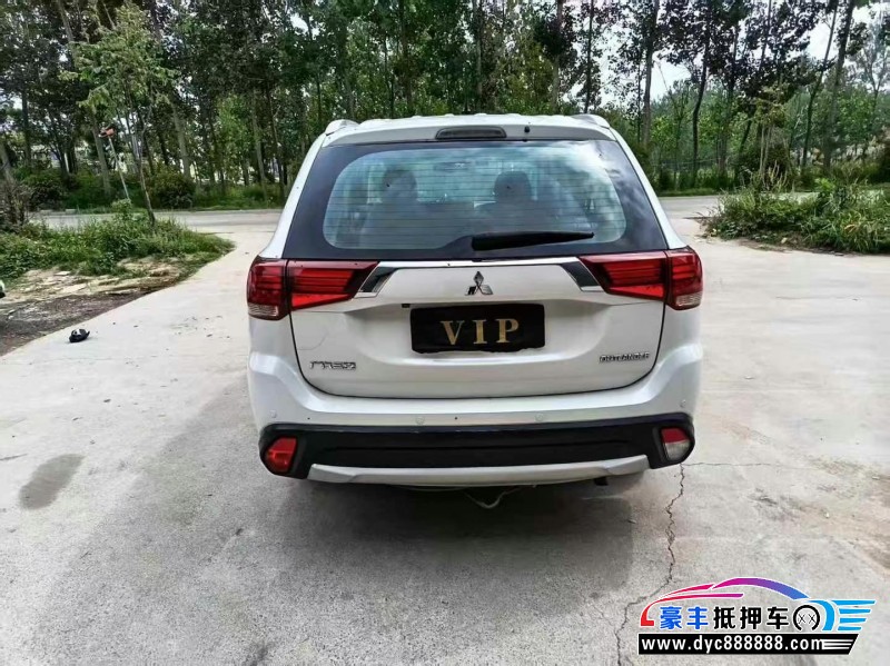 17年三菱欧蓝德轿车抵押车出售