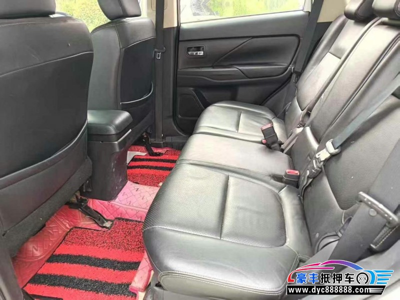 17年三菱欧蓝德轿车抵押车出售