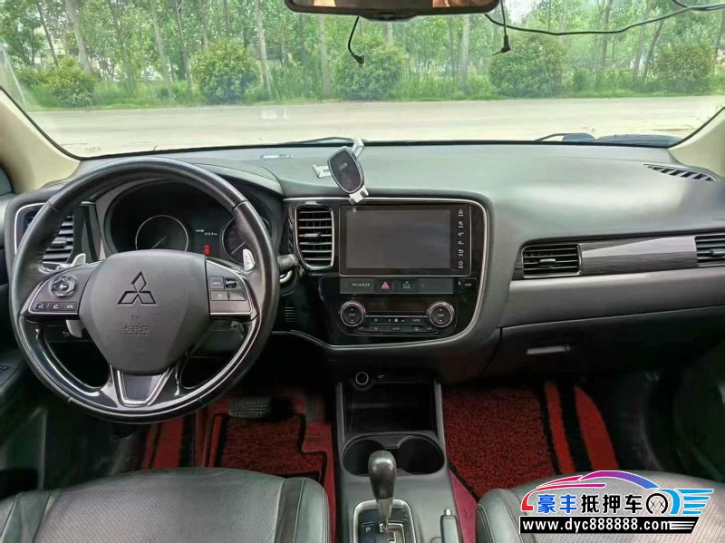 17年三菱欧蓝德轿车抵押车出售