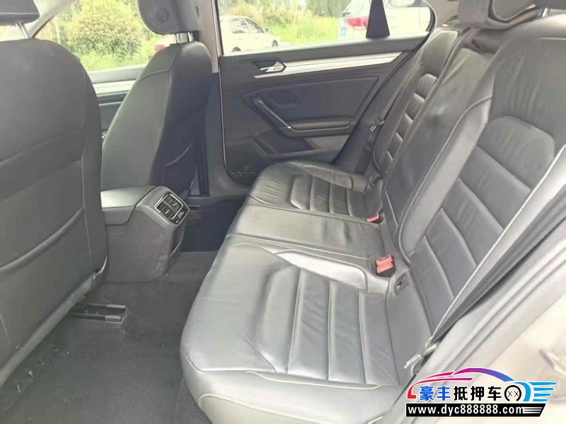 16年大众凌渡轿车抵押车出售