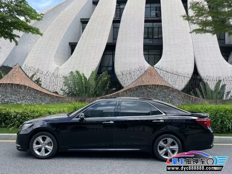 16年丰田皇冠轿车抵押车出售