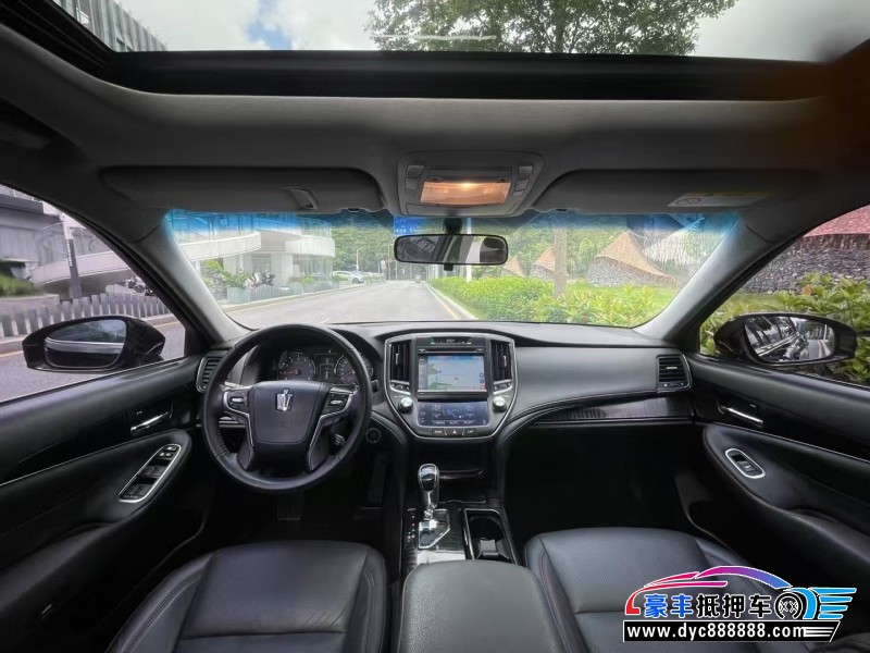 16年丰田皇冠轿车抵押车出售