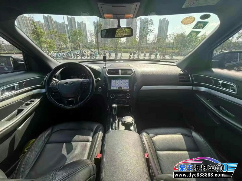 17年福特探险者轿车抵押车出售