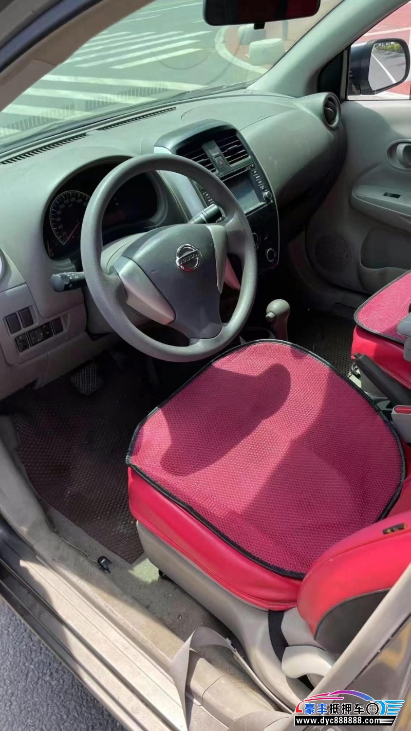 16年日产阳光轿车抵押车出售