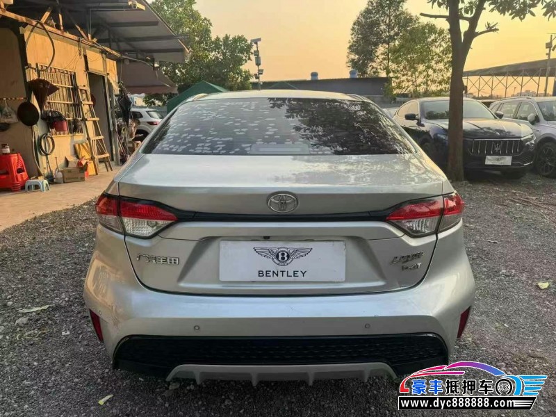 21年丰田雷凌轿车抵押车出售