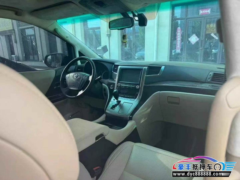 13年丰田埃尔法轿车抵押车出售