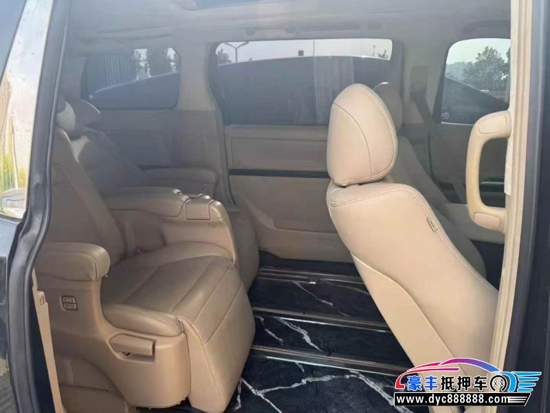 13年丰田埃尔法轿车抵押车出售