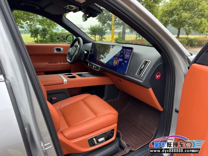 23年理想L8轿车抵押车出售