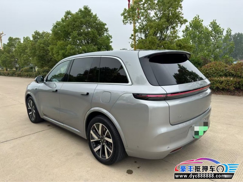 23年理想L8轿车抵押车出售