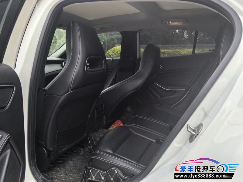 16年奔驰GLA轿车抵押车出售