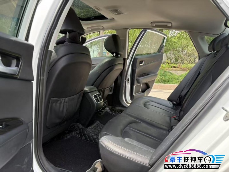 17年起亚K5轿车抵押车出售