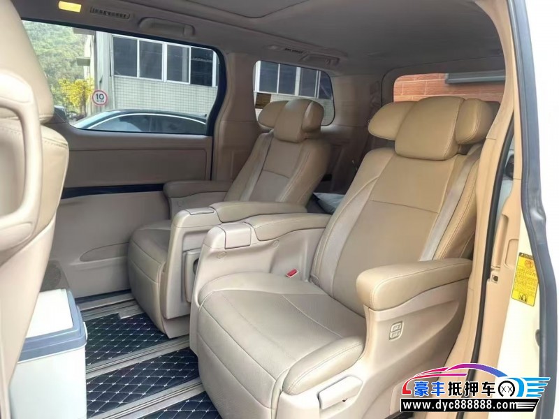 15年丰田埃尔法轿车抵押车出售