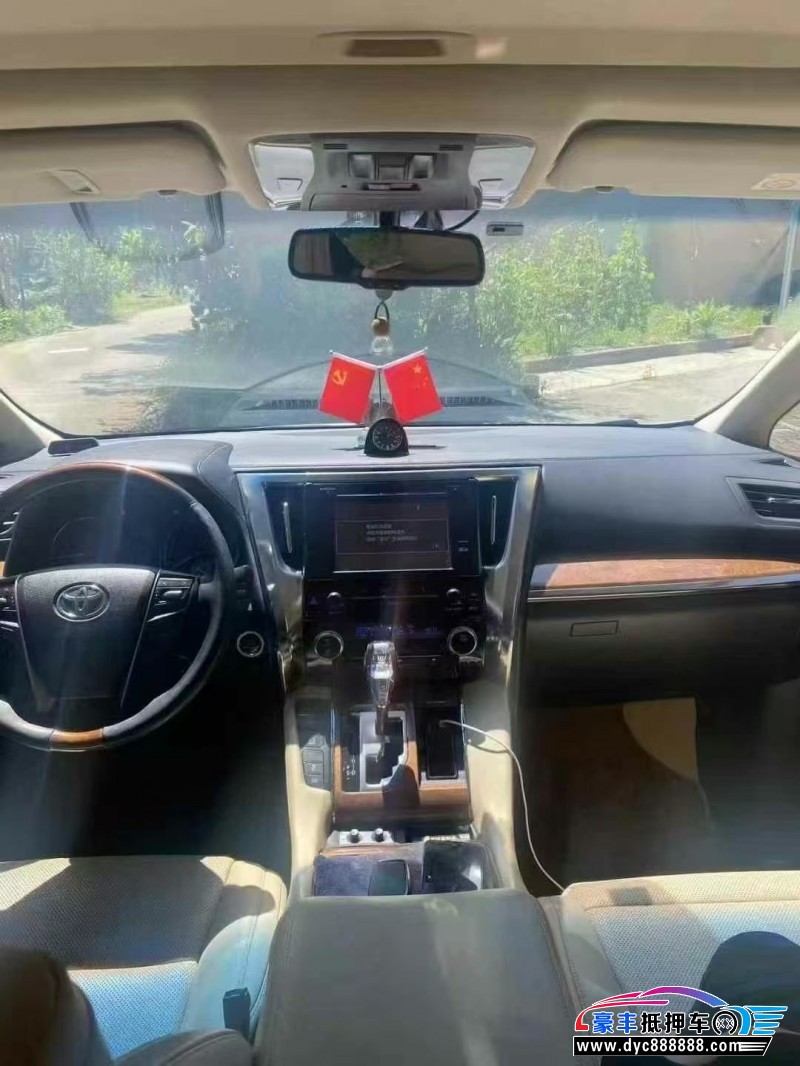 15年丰田埃尔法轿车抵押车出售