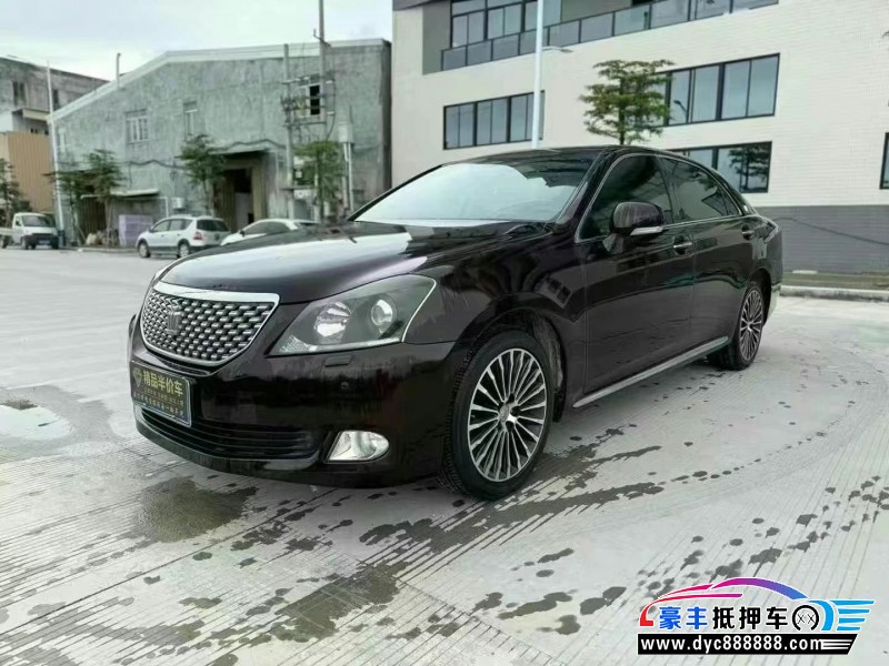 12年丰田皇冠轿车抵押车出售