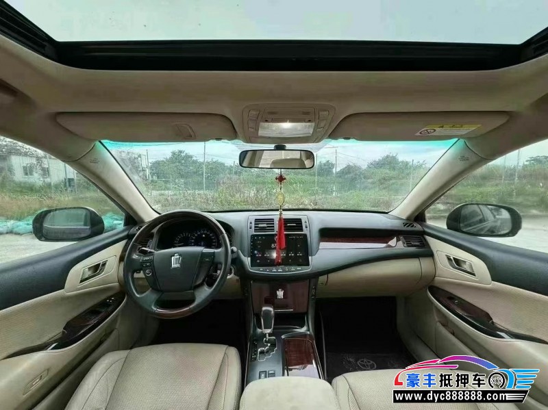 12年丰田皇冠轿车抵押车出售