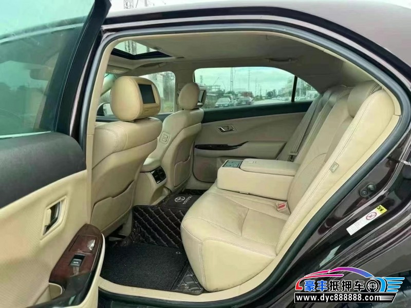 12年丰田皇冠轿车抵押车出售