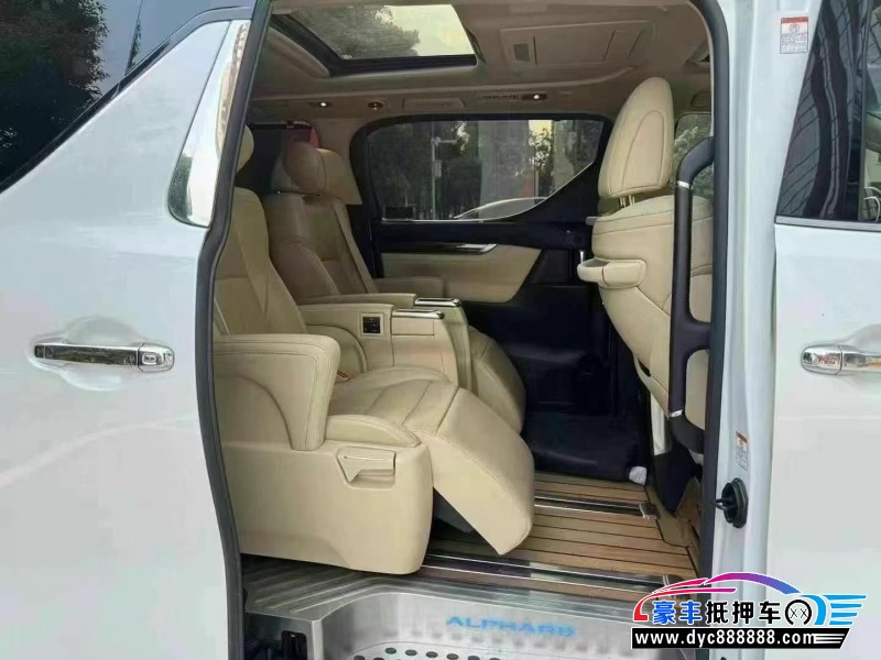 20年丰田埃尔法轿车抵押车出售