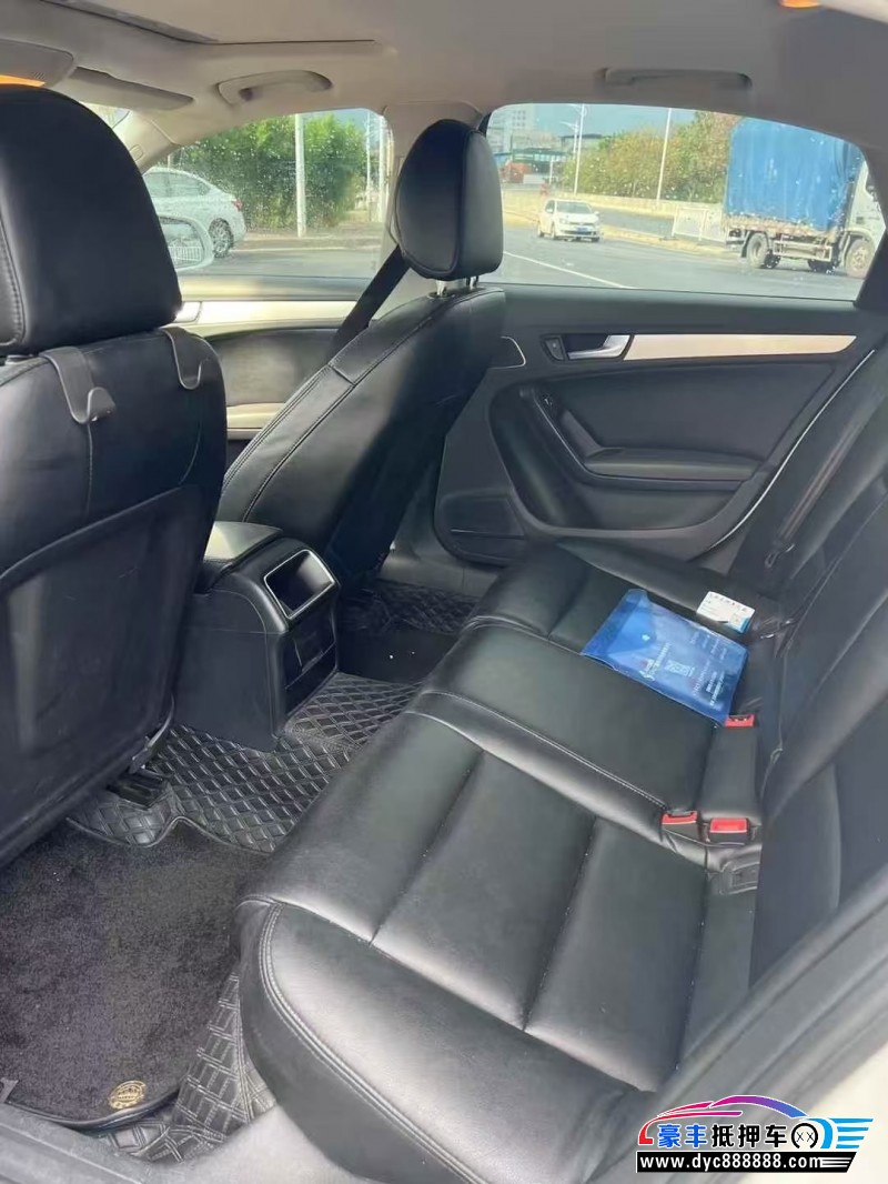 13年奥迪A4轿车抵押车出售