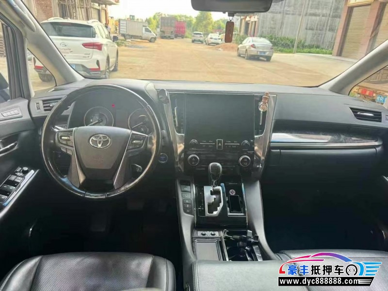 20年丰田威尔法轿车抵押车出售