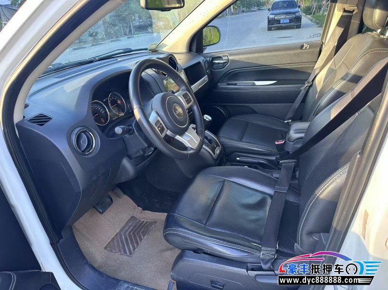 13年Jeep指南者轿车抵押车出售