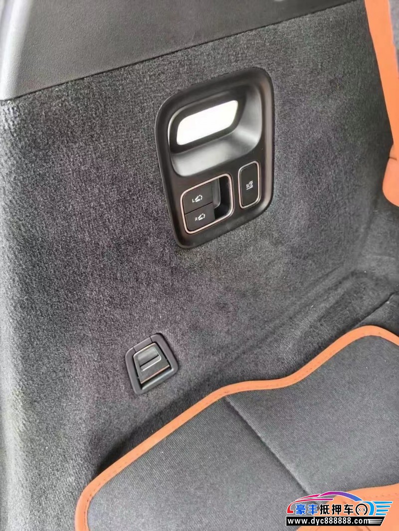 23年理想L8轿车抵押车出售