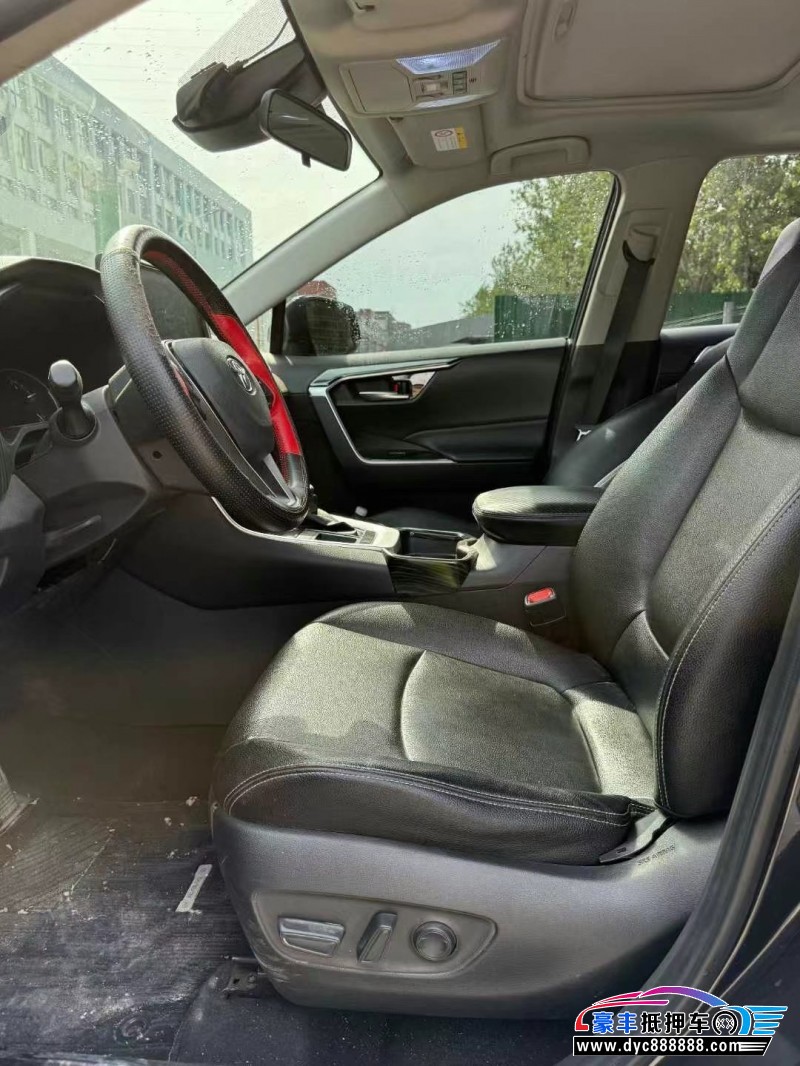 20年丰田RAV4轿车抵押车出售