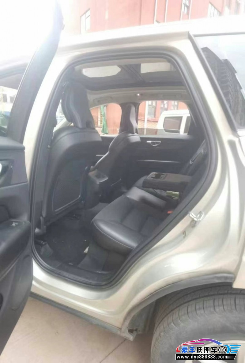 19年沃尔沃XC60轿车抵押车出售