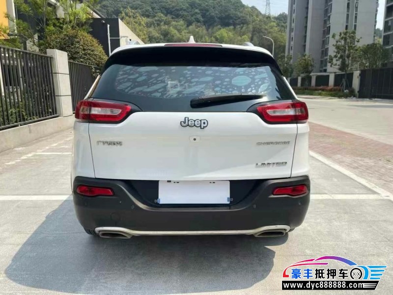 18年Jeep自由光轿车抵押车出售