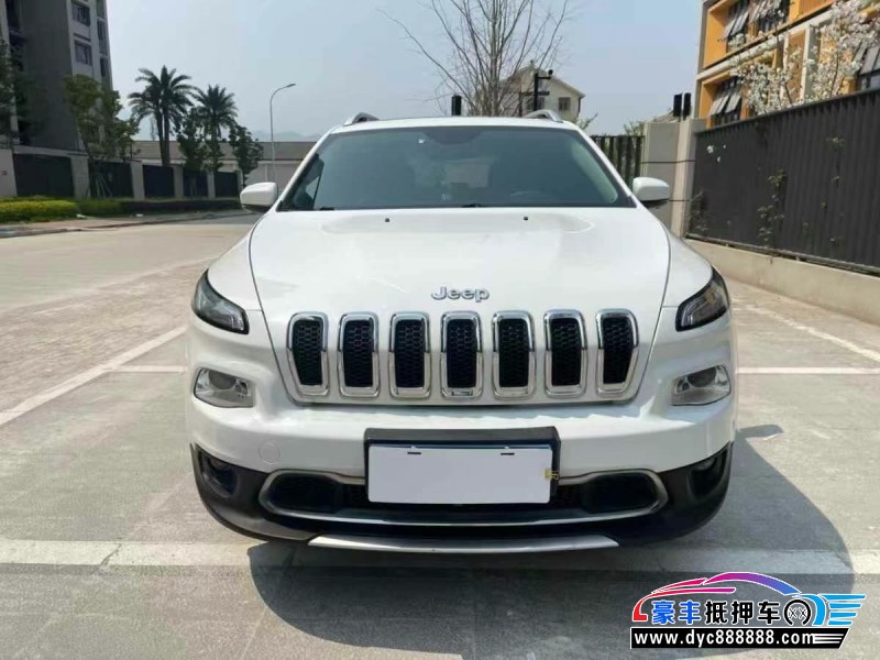 18年Jeep自由光轿车抵押车出售