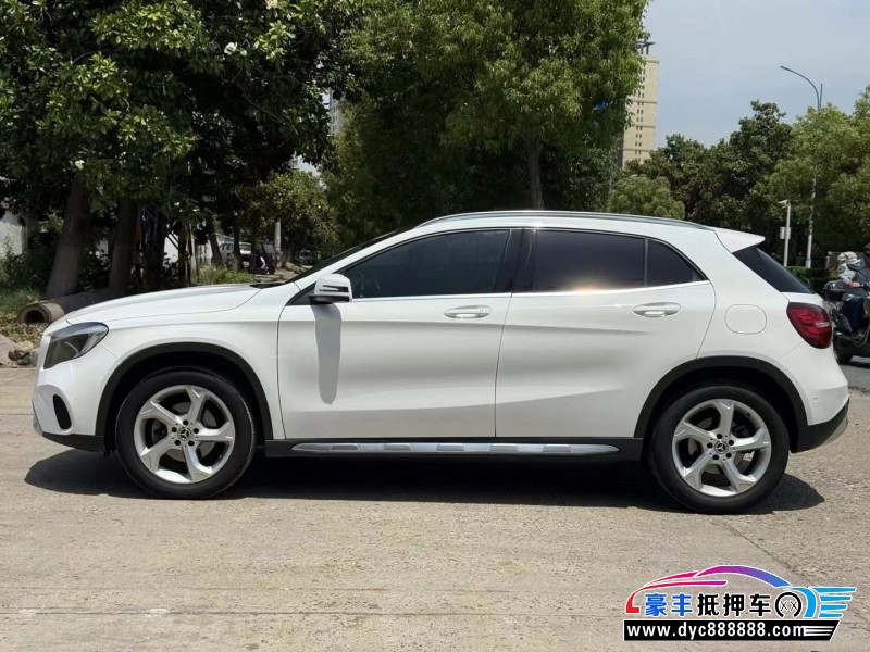19年奔驰GLA轿车抵押车出售
