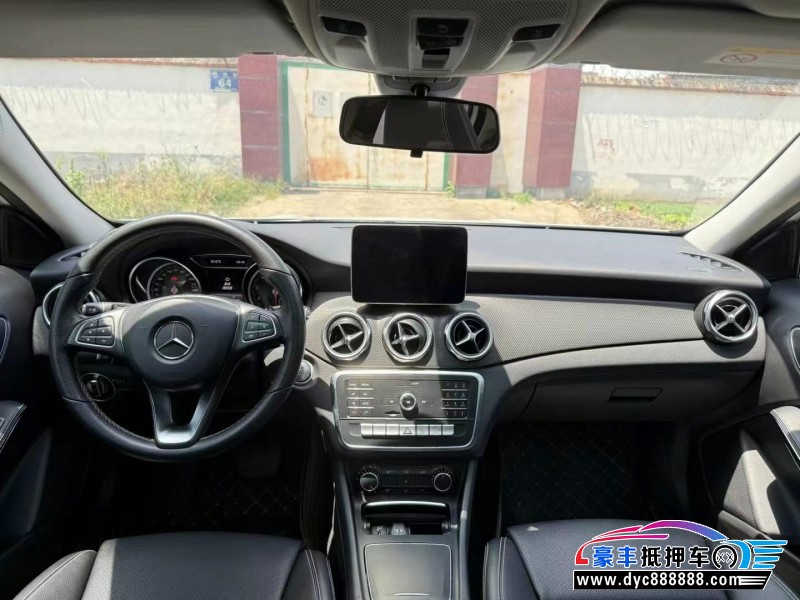 19年奔驰GLA轿车抵押车出售