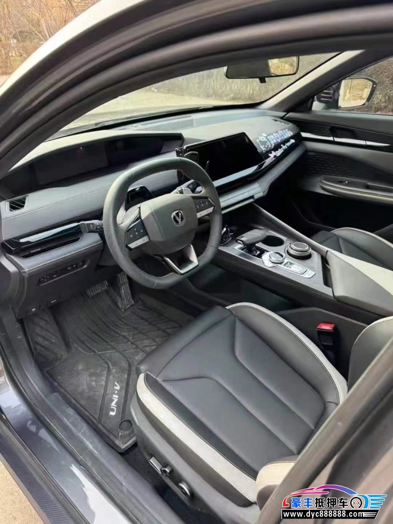 24年长安长安UNI轿车抵押车出售