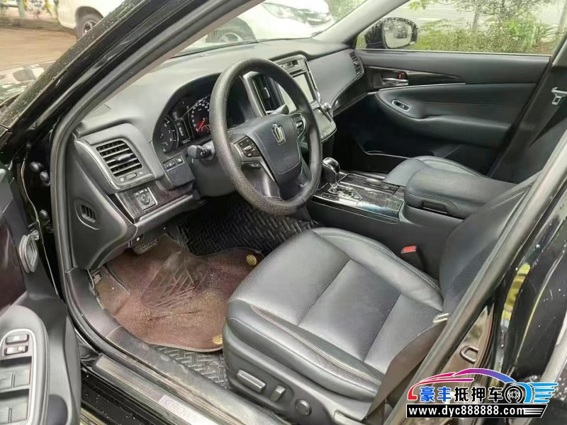 17年丰田皇冠轿车抵押车出售