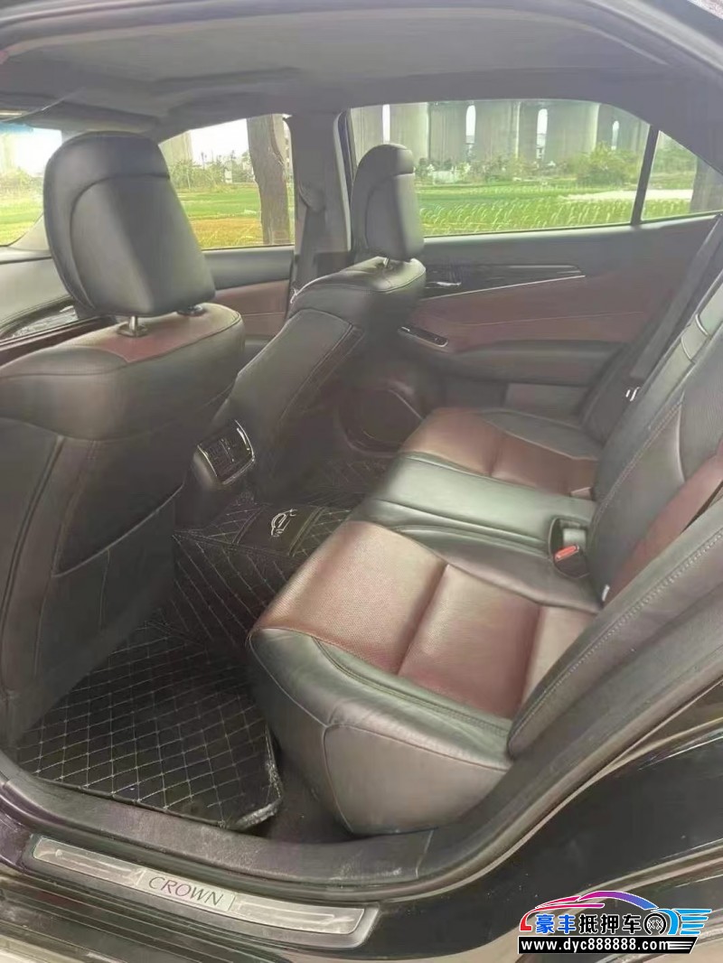 18年丰田皇冠轿车抵押车出售