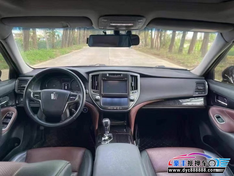 18年丰田皇冠轿车抵押车出售