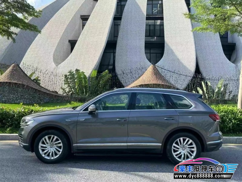 19年大众途锐轿车抵押车出售