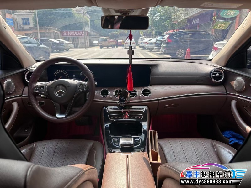 17年奔驰E轿车抵押车出售