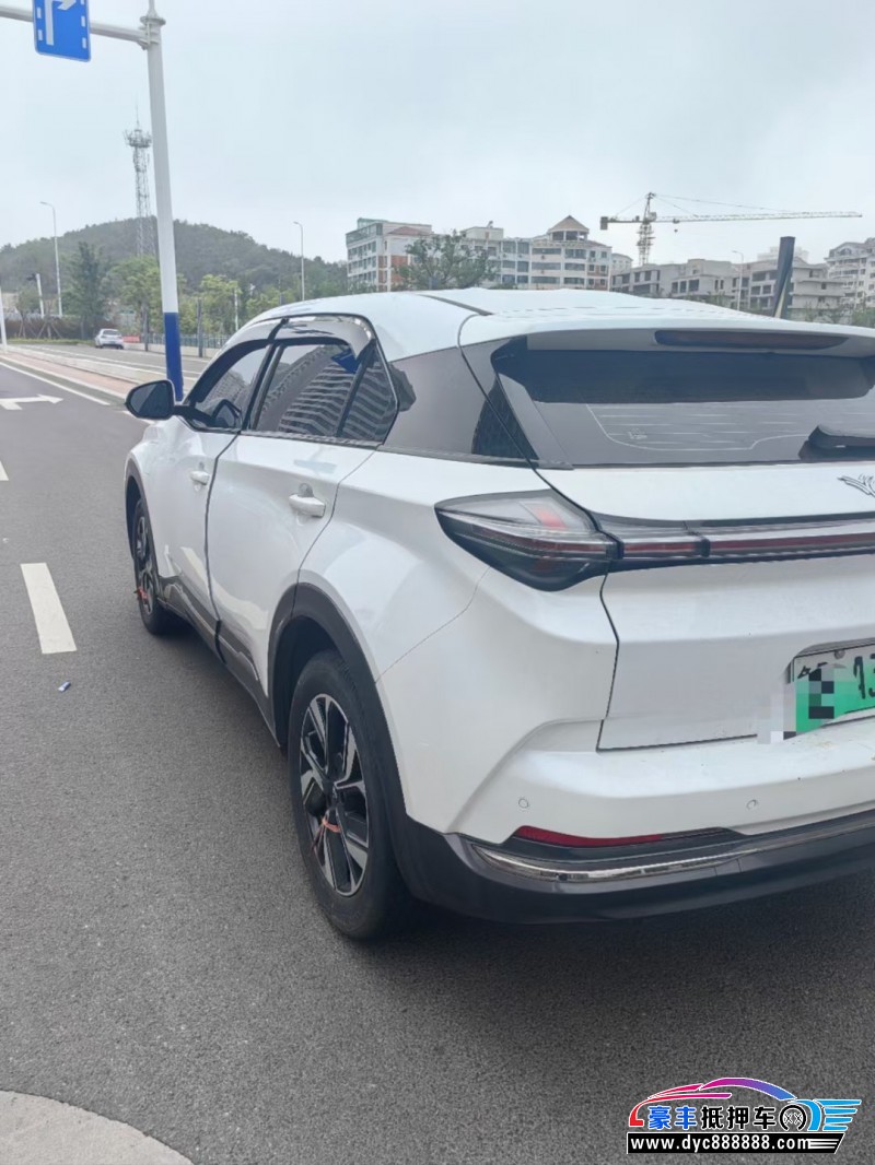 23年哪吒U轿车抵押车出售