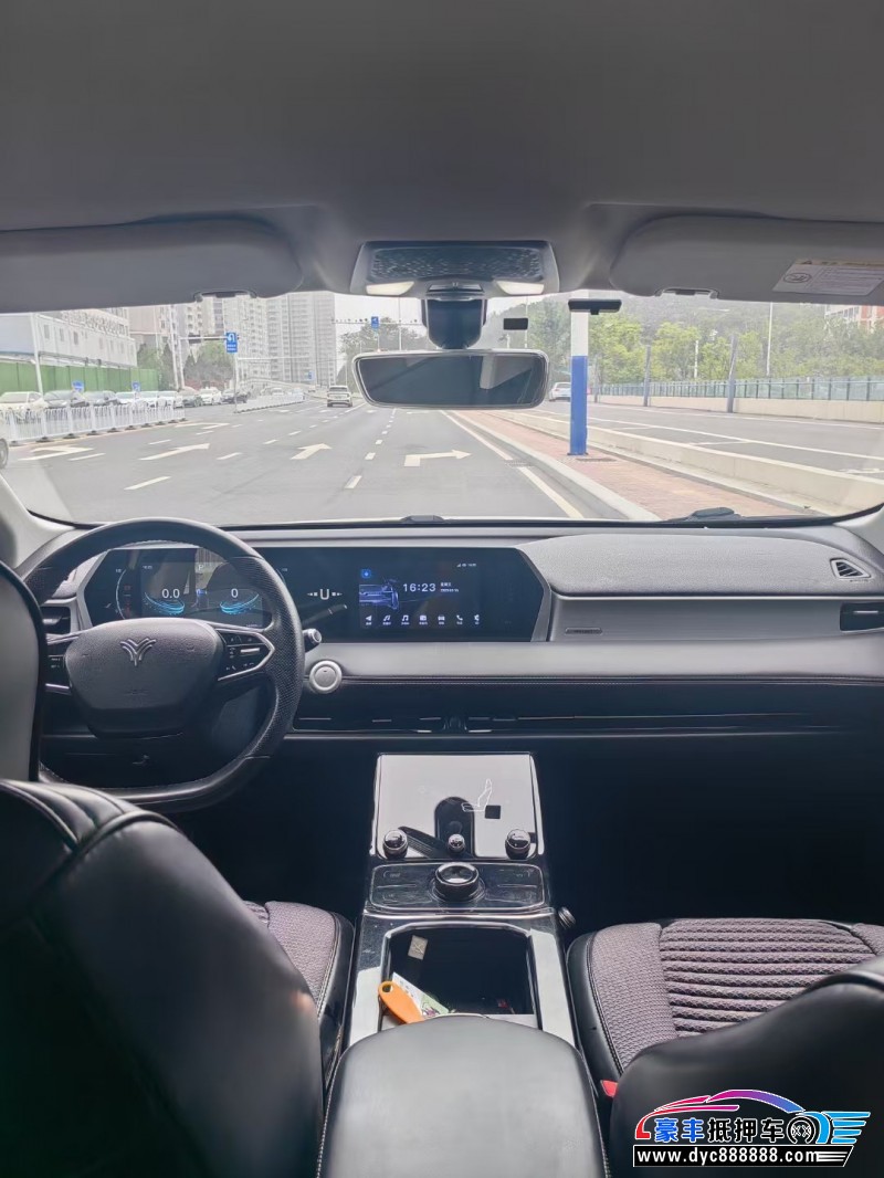 23年哪吒U轿车抵押车出售