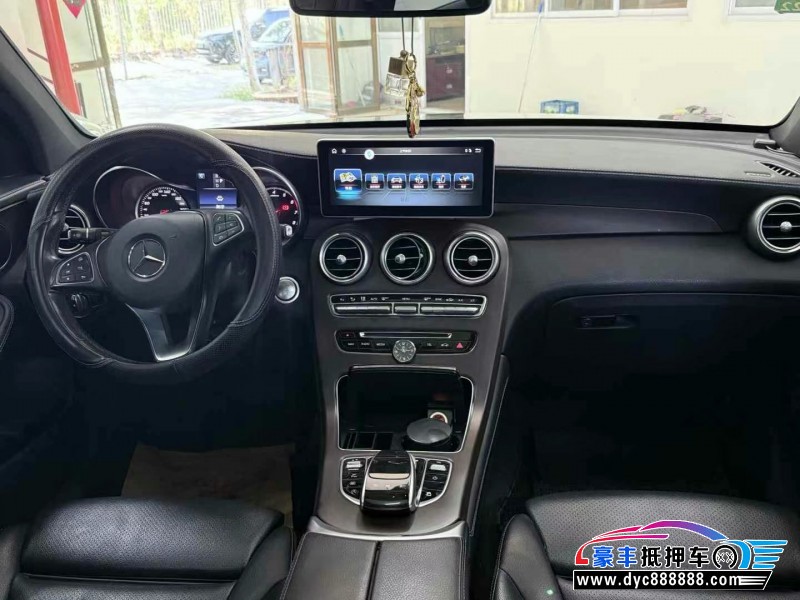 18年奔驰GLC轿车抵押车出售